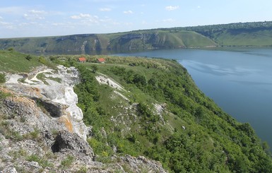 Самые популярные туристические места Украины-2020: Бакота, Розовое озеро и Тустань