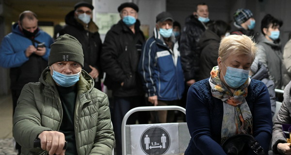 В Украине второй день подряд больше 10 тысяч новых случаев коронавируса за сутки