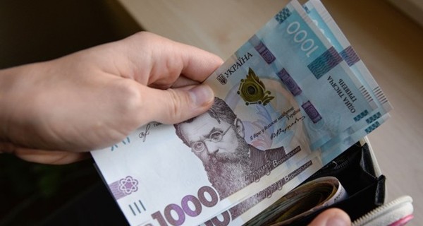 В киевском банке сотрудница украла у вкладчиков 12 миллионов гривен