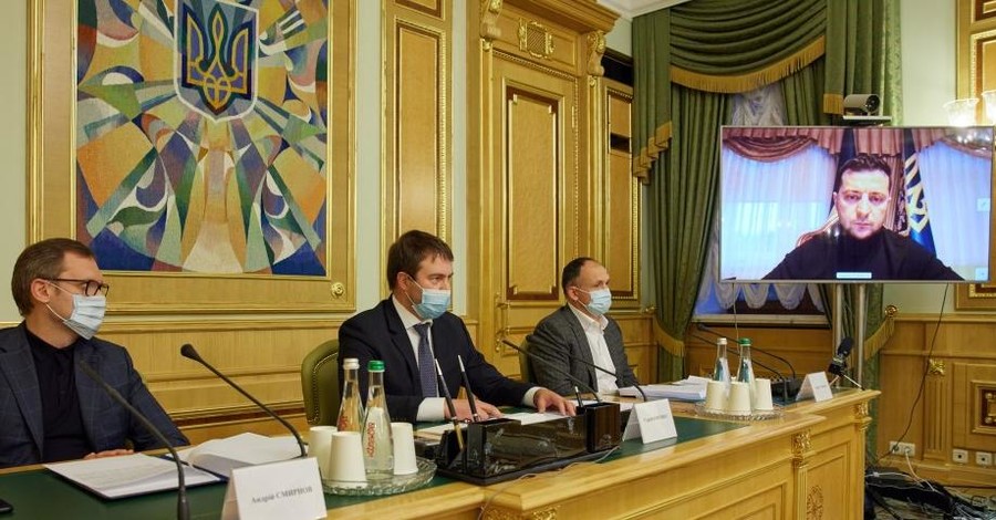 Зеленский предложил провести в Украине аудит реформ, чтобы уладить конституционный кризис