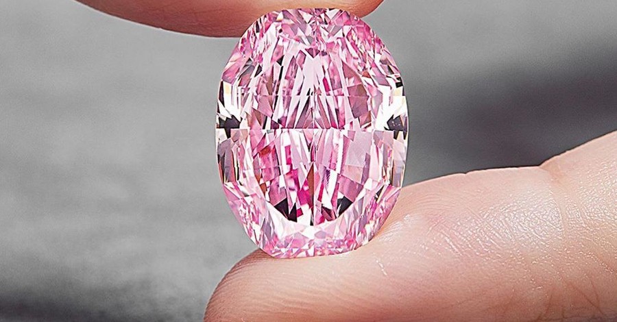 Редкий розовый бриллиант 