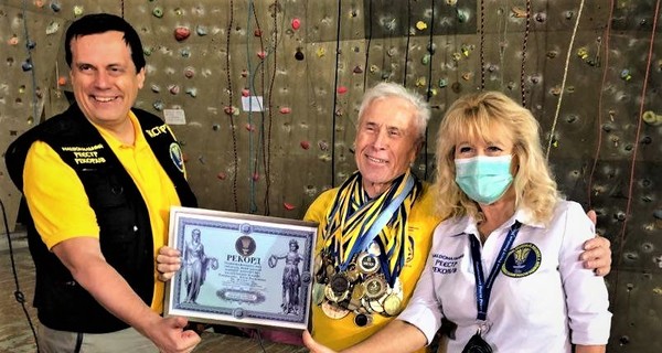 80-летний киевлянин установил рекорд по скалолазанию