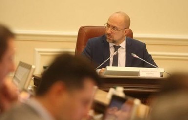 Шмыгаль заявил, что мэры городов не имеют права запрещать или разрешать карантин