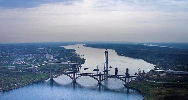 В декабре частично откроют проезд по новому запорожскому мосту 