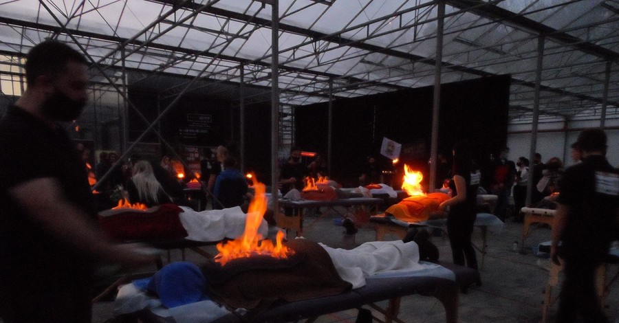 В Тернополе устроили рекордный сеанс массажа огнем