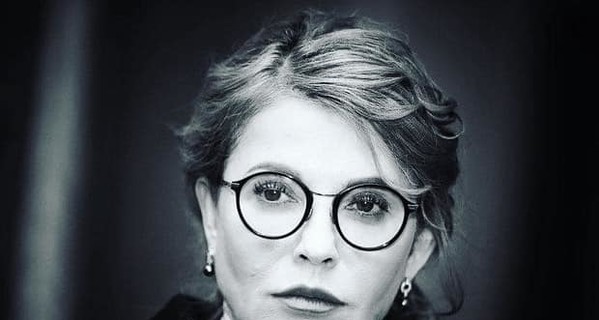 Юлия Тимошенко пришла в Раду с романтическими кудрями и в очках от Dior