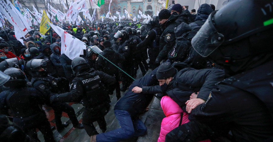 Предприниматели пошли на штурм Рады - депутаты не проголосовали за отсрочку по кассовым аппаратам