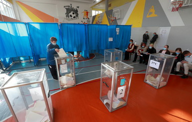 ЦИК подвел итоги местных выборов-2020: больше всего депутатов и глав избрались от “Слуг” и 