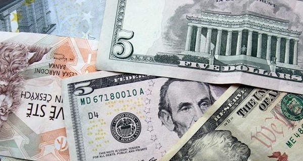 Чем ближе Новый год, тем слабее гривна: сколько еще будет дорожать доллар