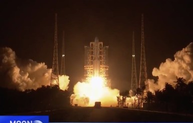 Китай отправил на Луну ракету-носитель за образцами породы