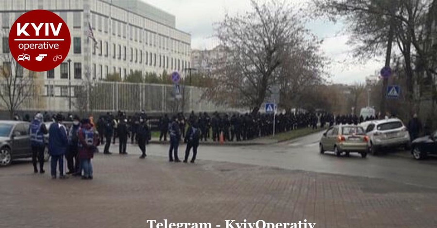В Киеве – акция протеста у посольства США
