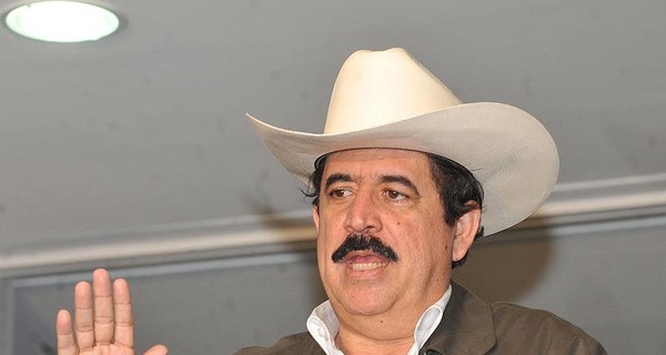Экс-президента Гондураса задержали в аэропорту с мешком денег