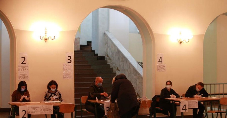 На Львовщине член участковой избирательной комиссии подделал протокол