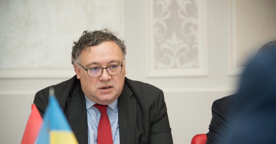 Посол Венгрии посетил украинский МИД из-за венгерского гимна в исполнении депутатов на Закарпатье