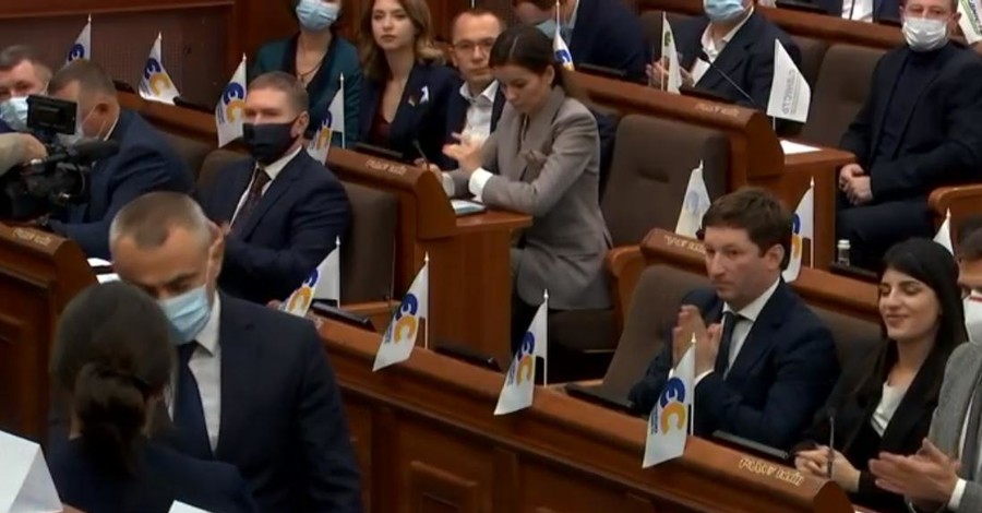 Кличко принес мэрскую присягу избранным киевским депутатам без масок