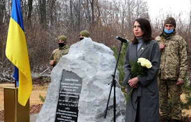 На месте гибели Амины Окуевой написали, что она погибла от рук российских наемников