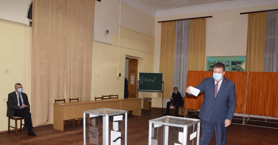 Выборы ректора КНУ перенесли: кандидаты не прошли порог в 50% голосов