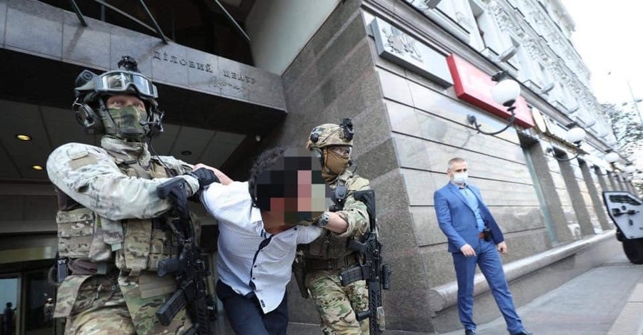 В Киеве суд отправил в психбольницу иностранца, угрожавшего взорвать банк в 