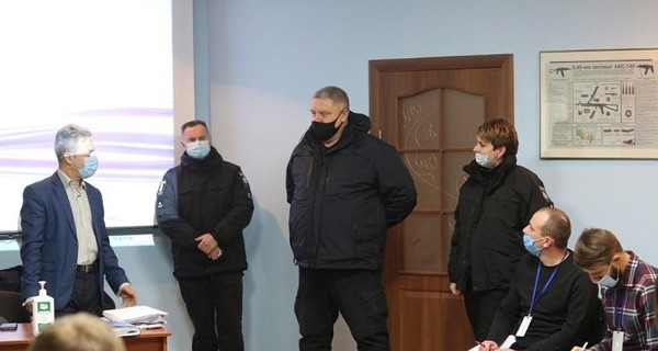 Киевских полицейских начали готовить к переговорам с захватившими заложников и минерами