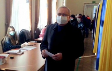 Выборы в Кривом Роге: снявшийся мэр Вилкул проголосовал “по совести”, а президент Зеленский не поедет в родной город