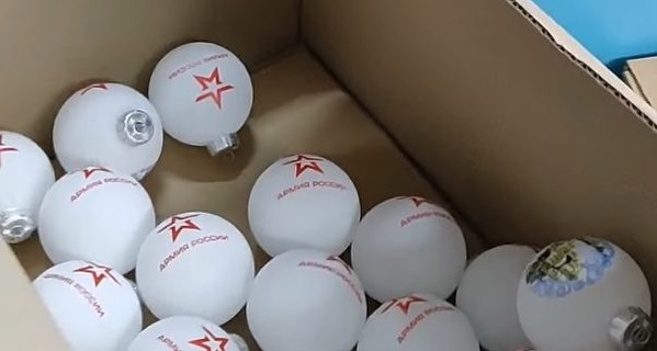 На фабрике под Киевом уничтожили все елочные игрушки с символикой российской армии