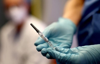 В Украине вакцинация от коронавируса пройдет в три этапа: кто получит прививки