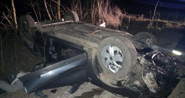 В Хмельницкой области машина слетела в кювет. Из четырех человек выжил только один 