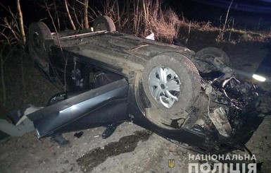 В Хмельницкой области машина слетела в кювет. Из четырех человек выжил только один 
