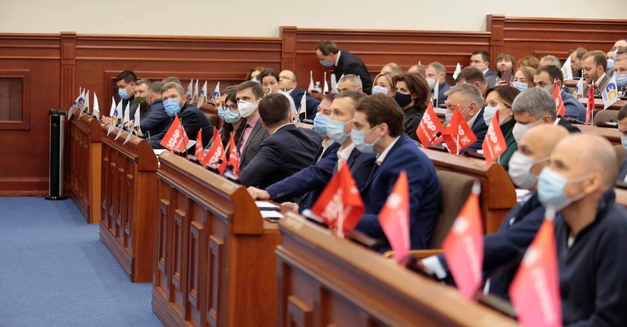 В Киевсовете сформировали семь депутатских фракций: крупнейшая - партии 