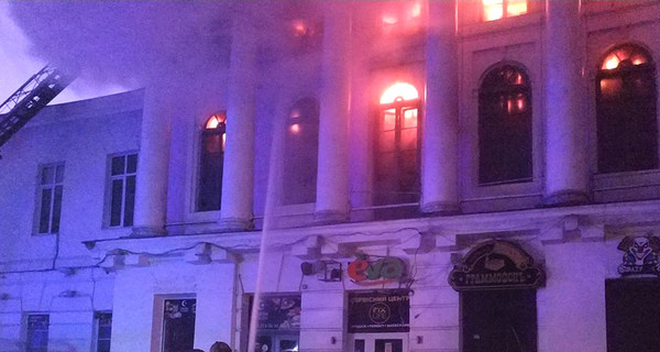 Ночью в Полтаве загорелся кинотеатр: его тушили почти пять часов   