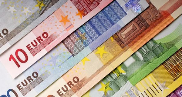 Курс валют на сегодня: евро упал ниже психологической отметки