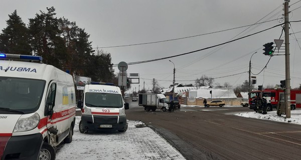 В Черкассах маршрутка подрезала скорую с тяжелобольным пациентом