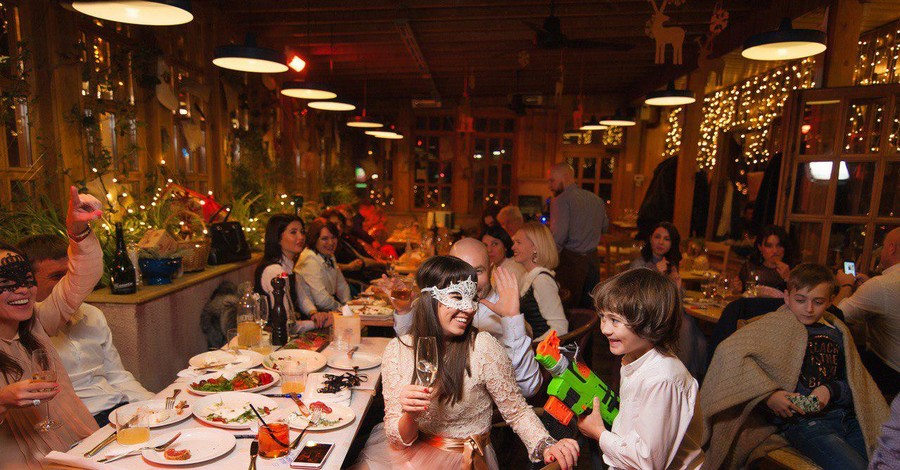 Ляшко заявил, что ресторанам запрещено проводить вечеринки в новогоднюю ночь