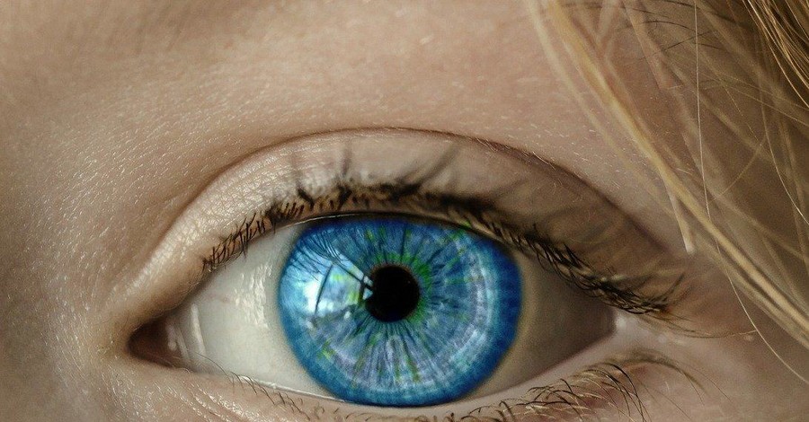 Ученые назвали еще один симптом коронавируса - он связан с глазами