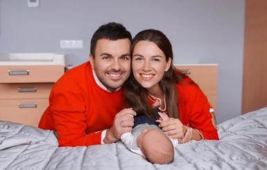 Жена Григория Решетника показала идеальную талию на 12 день после родов