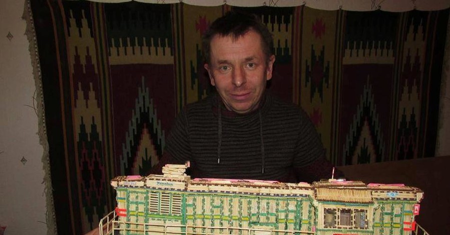 Житомирянин-рекордсмен построил из спичек 15 поездов