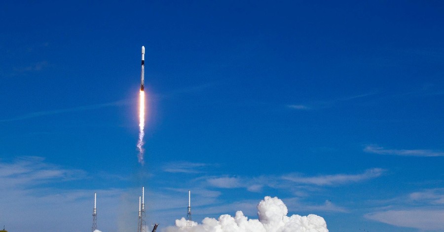 SpaceX провела 25 запуск за год - вывела на орбиту американский спутник
