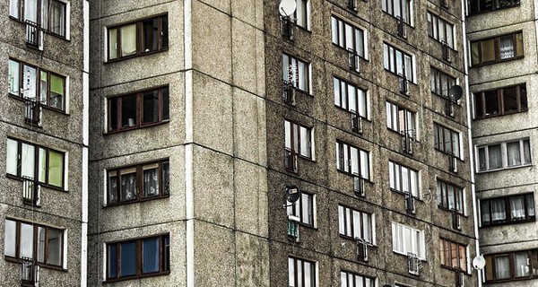 В Ровно погибла школьница, пытаясь сделать селфи на крыше общежития