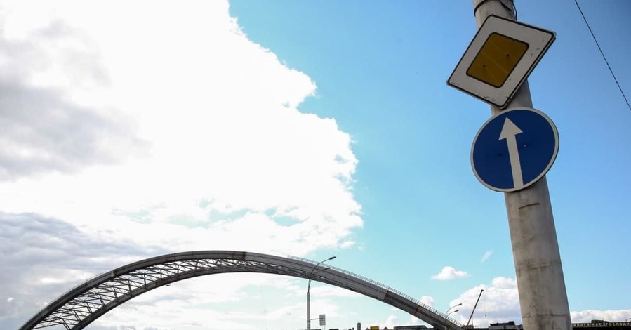 Два миллиарда долларов на Киев: без мостов, без метро, зато с доплатами для бюджетников