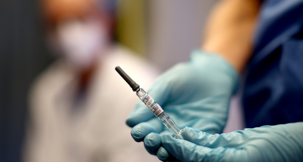 Канада начала массовую вакцинацию против коронавируса