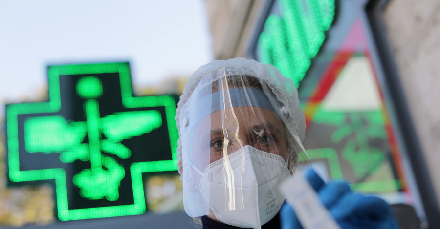 В ВОЗ призвали носить маски даже после вакцинации от коронавируса