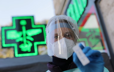 В ВОЗ призвали носить маски даже после вакцинации от коронавируса