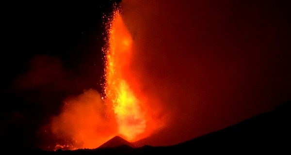 На Сицилии проснулся крупнейший вулкан Европы 