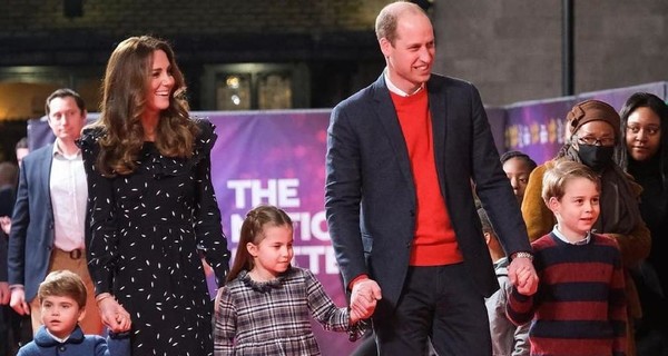 Кейт Миддлтон и принц Уильям с детьми показали рождественскую открытку 2021