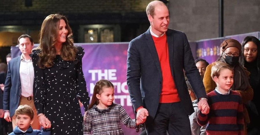 Кейт Миддлтон и принц Уильям с детьми показали рождественскую открытку 2021