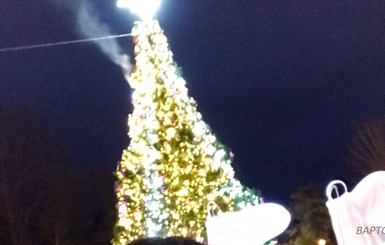 В Трускавце новогодняя елка загорелась во время открытия