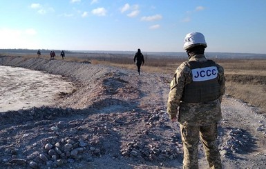 В Донбассе подорвали гранатометом трактор