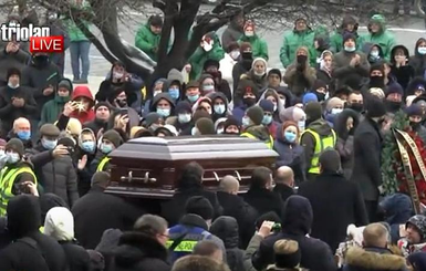 Похороны Геннадия Кернеса: мэра проводили в последний путь аплодисментами и криками 