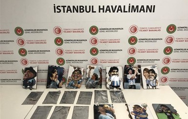 В Турции изъяли партию кокаина, который был спрятан в портретах Диего Марадоны