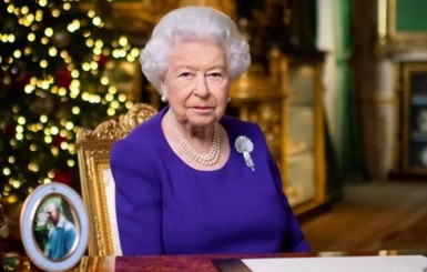 Елизавета II поздравила британцев с Рождеством: Даже в самые темные ночи есть надежда на рассвет